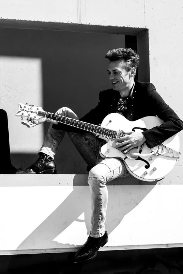 Jay RYAN BERETTI Rock Tribute from Elvis to U2
