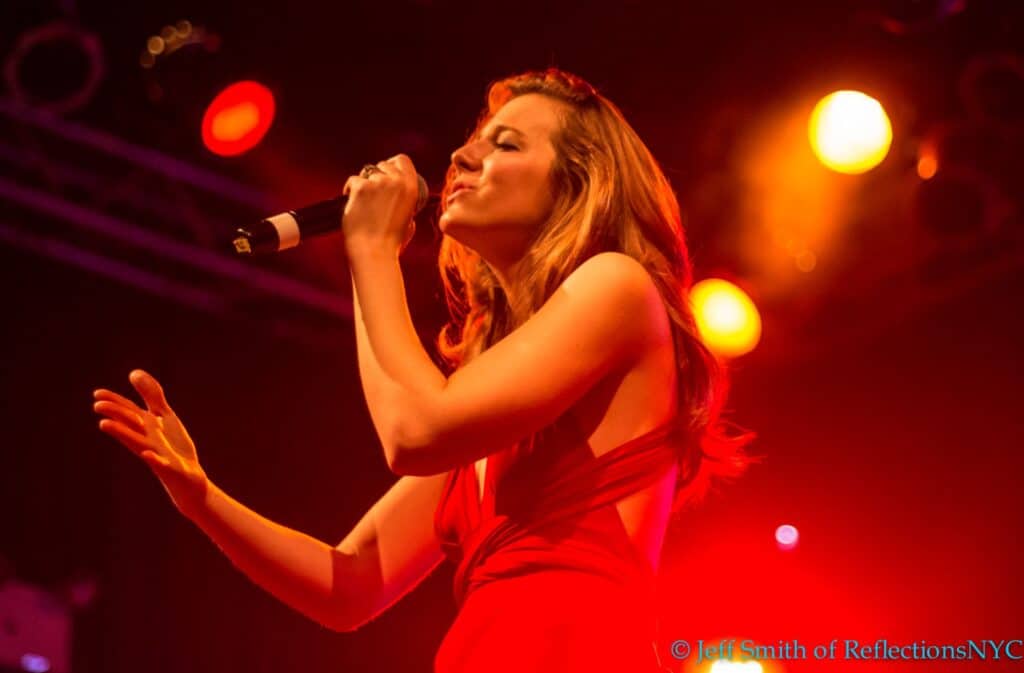 Violette et la vie en rose booking